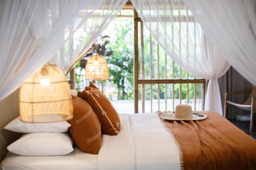 Deluxe Double or Twin Room with Pool View image 10