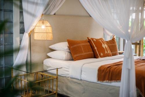 Deluxe Double or Twin Room with Pool View image 6
