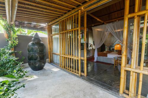 Deluxe Double or Twin Room with Pool View image 2