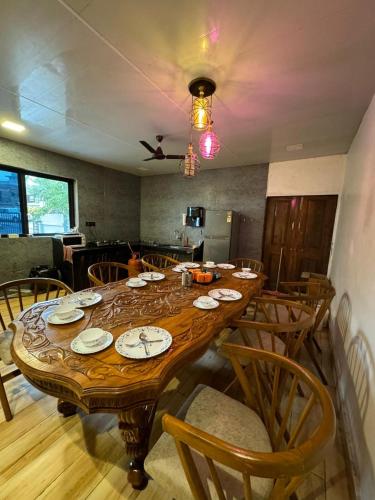 VG09 with huge Pool and bathtub in Khandala