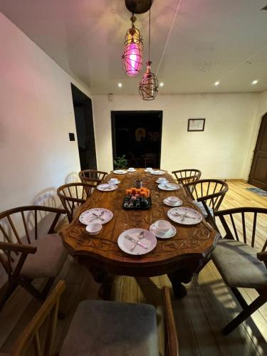 VG09 with huge Pool and bathtub in Khandala