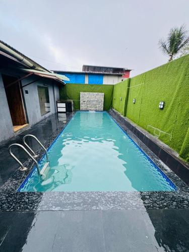 VG09 with huge Pool and bathtub in Khandala