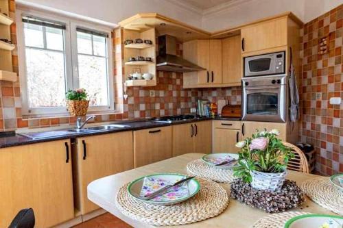 Vitorlás Vendégház Balatonalmádi (Vitorlas Vendeghaz Balatonalmadi) in バラトナルマディ