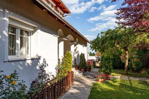 Vitorlás Vendégház Balatonalmádi (Vitorlas Vendeghaz Balatonalmadi) in バラトナルマディ