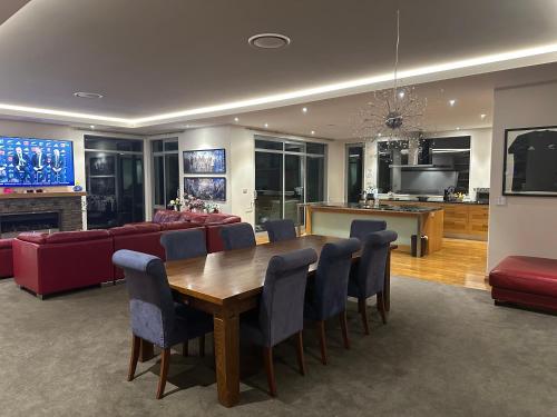 McSaveneys Retreat in Mairehau