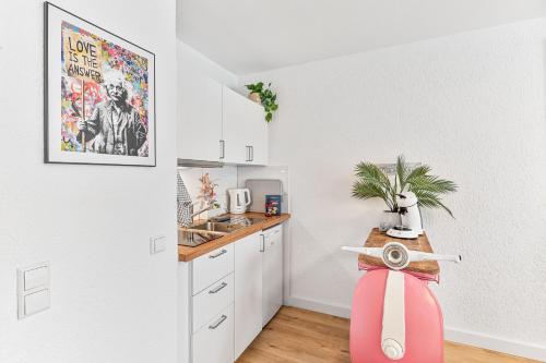 ห้องครัว, Goldstadt Pop-Art Apartment in พฟอร์ซไฮม์