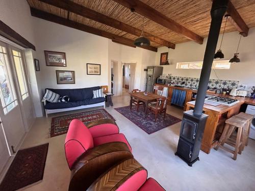 The Happy Place, private cottage with rustic pool in Van Wyksdorp