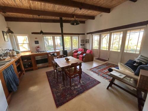 The Happy Place, private cottage with rustic pool in Van Wyksdorp