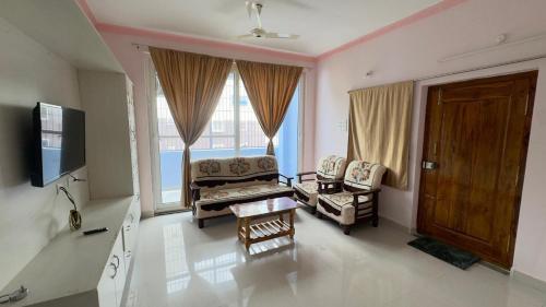 Yashwithaa Homestay Tirupati - New Hill View Apartments with Balcony, AC, WiFi, TV in Mangalam