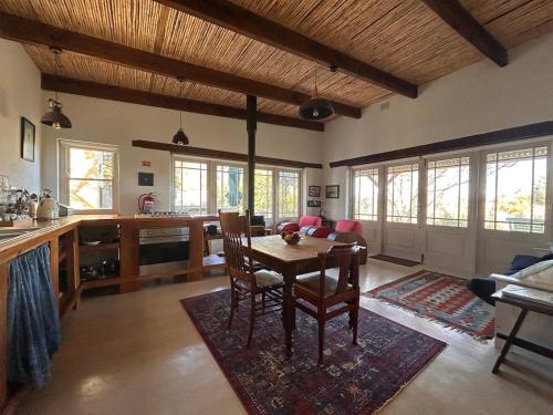 The Happy Place, private cottage with rustic pool in Van Wyksdorp