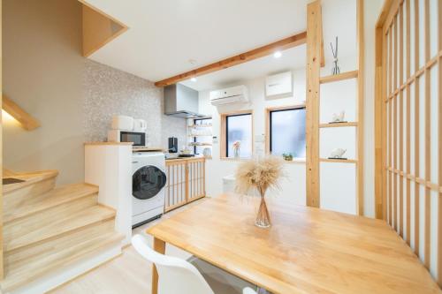 夏様五条丹波口 Modern Kyoto Townhouse, Whole House