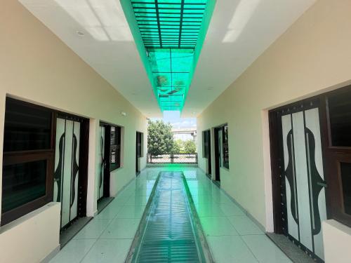 Előcsarnok, Mahadev Hotel !! Near Chandigarh Int'l Airport ! in Chandigarh repülőtér