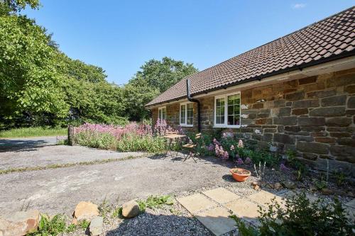 Exterior view, Host & Stay - Lane Farm Cottage in Loftus