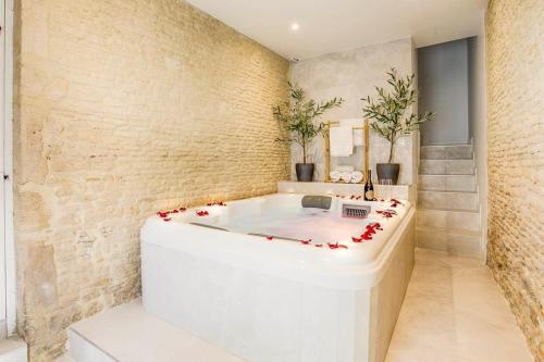 Джакузі, Maison Spa et Sauna, Cœur de la Normandie in Herouville-Saint-Clair