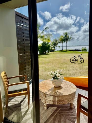 Otemanu Lagoon Apartment with Lagoon View in อาเนา