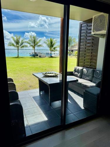 Otemanu Lagoon Apartment with Lagoon View in อาเนา