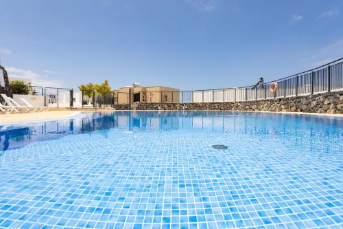 Three-Bedroom Holiday Home  room in Casa Uamisun with seaview & pool