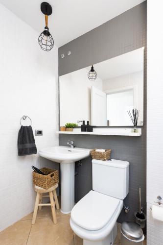 Three-Bedroom Holiday Home  image 5