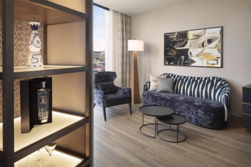 King Studio Suite - City View image 5