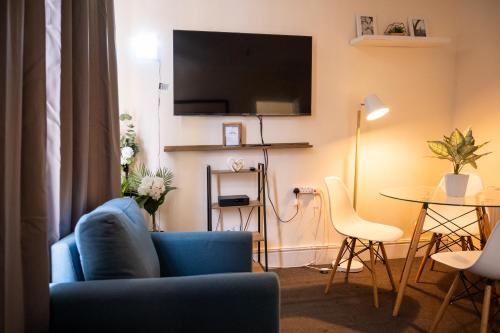The Private Villa, Northampton Centre, 4 bedrooms, Sleeps 9, Нортгемптон