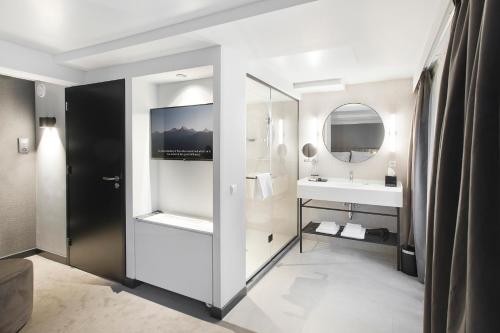 Deluxe Double Room image 4
