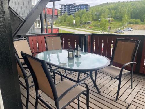 شرفة/ تراس, Modern 4-Bedroom Apartment in بيتوستولين