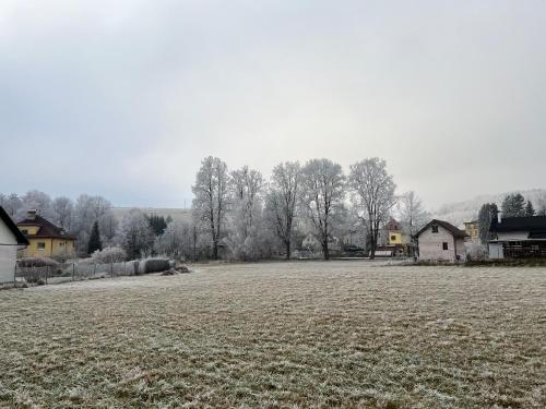 Ubytování Na Louce (Ubytovani Na Louce) in ฮรอนนอฟ