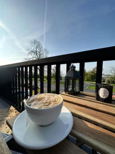 Huge Beach house -Seaview balcony-perfect location Pass the Keys gîte à louer Hadleigh Farm