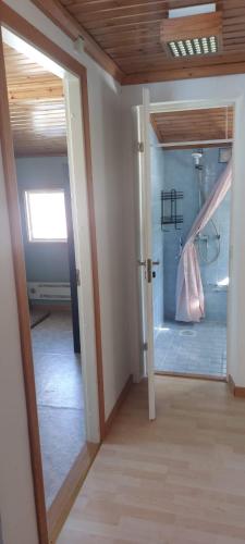 Fürdőszoba, Haus Aurora in Hedenaset