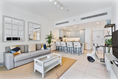 Serene 1BR Stay with Pool, Gym, & Kids Playground, Dubaj (zdjęcie 7)