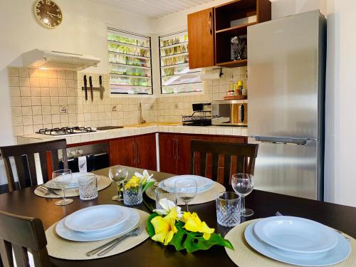 Villa Ahui Tautira with private lagoon access in بيوي