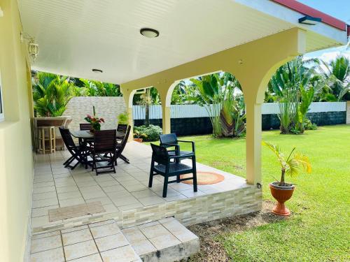 المرافق, Villa Ahui Tautira with private lagoon access in بيوي