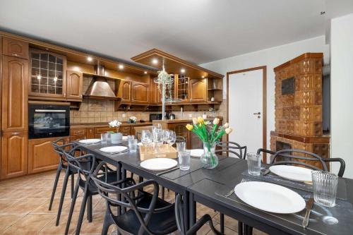 Villa Lana 6 bedrooms with Parking and Terrace near the Beach in Sopot by Noclegi Renters - image 4