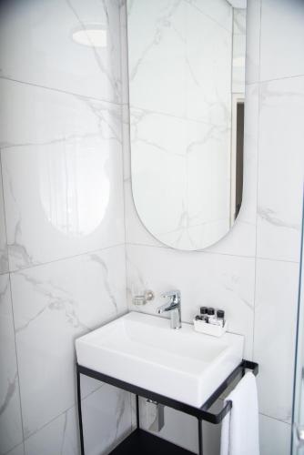Standard Double Room image 1