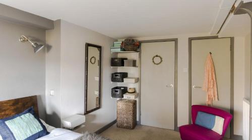 Stunning 2-Bed Converted Warehouse - Sleeps 4 - image 2