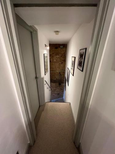 Stunning 2-Bed Converted Warehouse - Sleeps 4 - main image