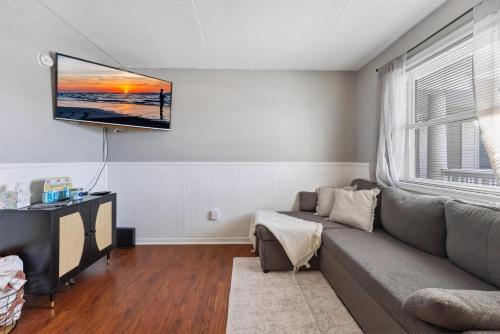 2409 Central Ave, Unit 205