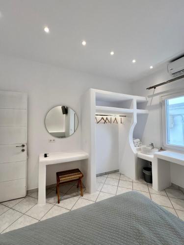 Small Double Room image 9