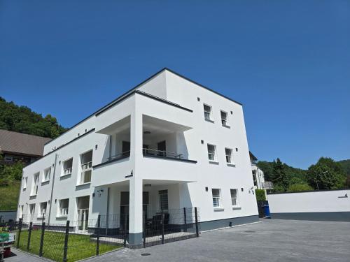 ทัศนียภาพภายนอกโรงแรม, ADA5, Apartment mit Küche, Badewanne, Balkon, Terrasse, Parkplatz vor dem Haus, ruhig gelegen (Großes Apartment mit Kuche, Dusche, Badewanne, Balkon, Parkplatz vor dem Haus, schnelles Internet, A) in คูล์มบาค