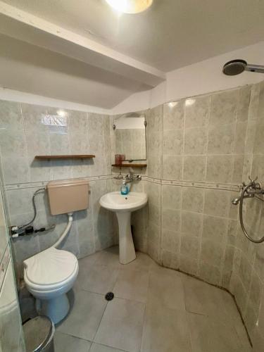 Quiet and Lovely 2 BDRM loft in the Old Centre, Sofia (Foto 3)