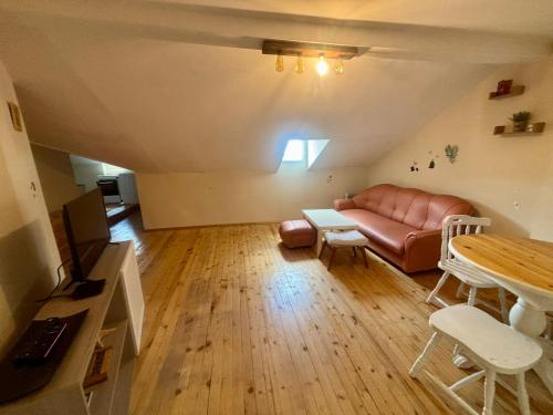 Quiet and Lovely 2 BDRM loft in the Old Centre, Sofia (Foto 5)