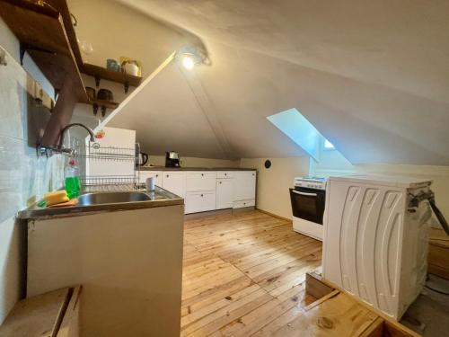 Quiet and Lovely 2 BDRM loft in the Old Centre, Sofia (Foto 8)