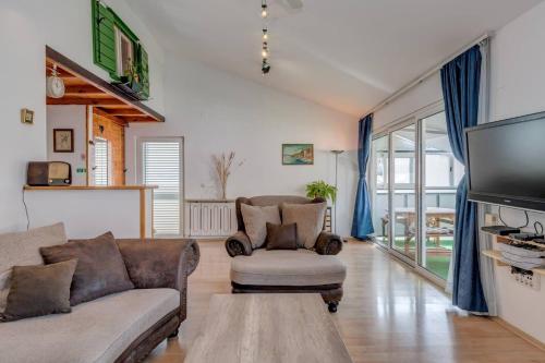 Spacious Rustic 2BR with Terrace & Parking, Split