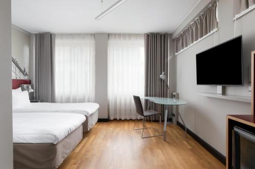 Standard Twin Room image 4