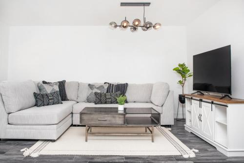Location! Quality! Comfort! The downtown Gem