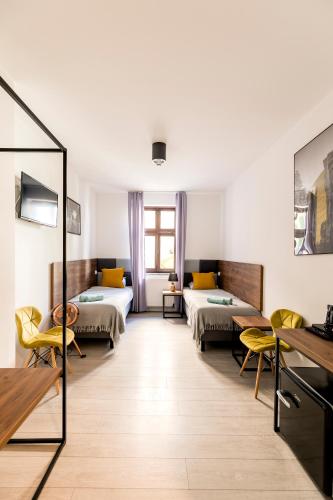 2 twin beds
