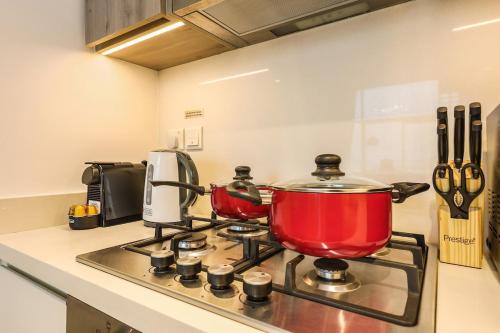 Luxury 1BR Hills Green View Mall & Downtown Dining Shopping, Dubai (Foto 8)