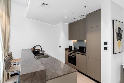 Waves - Impressive 1BR Apartment Close to Burj Khalifa, Dubái (foto 10)