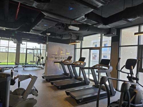 Luxury 1BR Hills Green View Mall & Downtown Dining Shopping, Dubai (Foto 7)