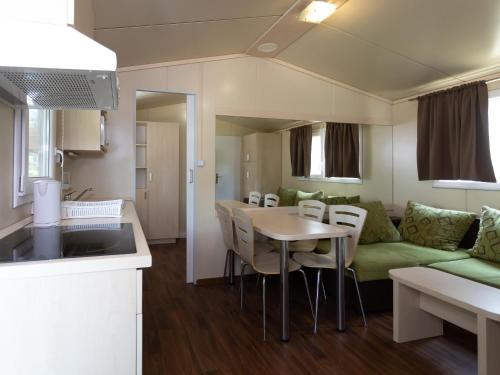 2 bedrooms, 4 beds
